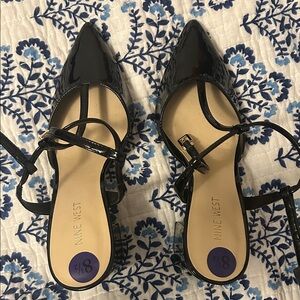 Nine West NWOT t-strap heels